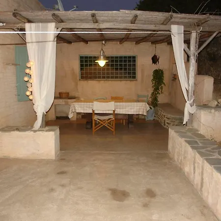 בית נופש Thea Kini